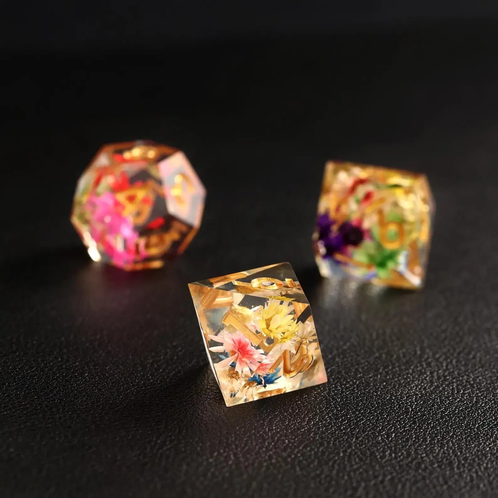 D8 die from the Transparent Floral DND Resin Dice Set, beautifully crafted with realistic flower designs suspended within crystal-clear resin.