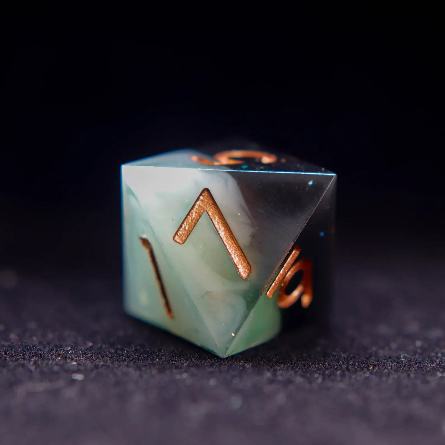 URDICE green jade style resin D8 dice, durable sharp edged dice for tabletop RPG enthusiasts