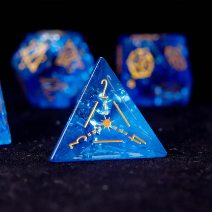 The pyramid-shaped D4, a unique piece of crystal dice. Its sharp edges and pointed tip gleam, with star-like sparkles trapped inside.