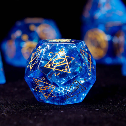 Detailed side view of the D12 glass dice. Shows precise sharp edges and deep internal “star” patterns, highlighting its quality as sharp edge dice.